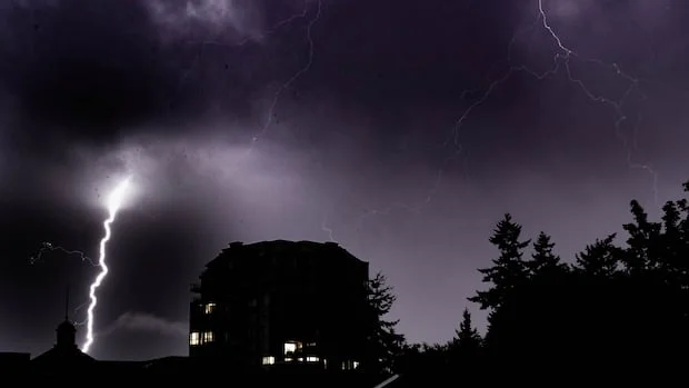 Severe Thunderstorm Delivers Rare Lightning Show and Disruption in Southern B.C.