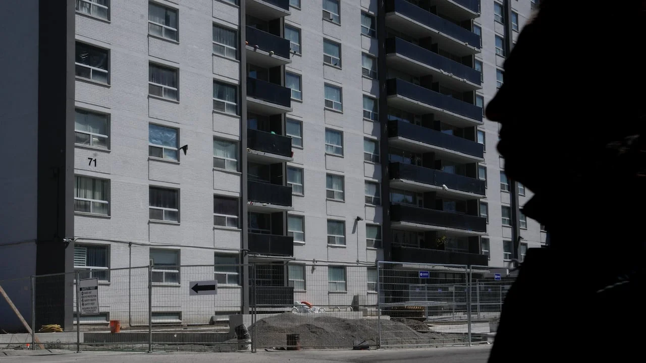 Navigating the Choice Between Buying and Renting in Canada: A Financial Perspective