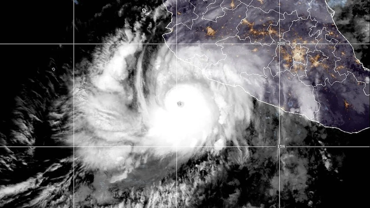 Hurricane Simon Intensifies as It Approaches the Pacific Coast of Mexico